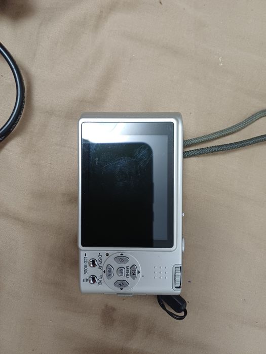 Panasonic Lumix DMC-FX12
Stare foarte buna
Are incarcator