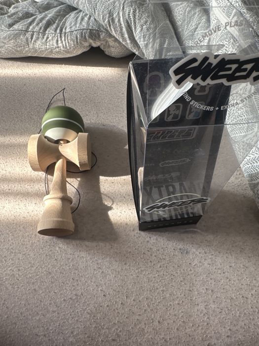 Broken shape Sweets tracker militari