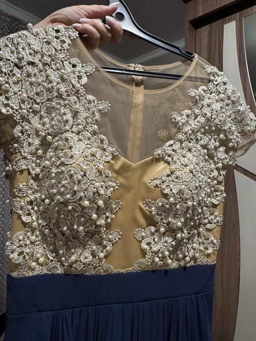 Продам вечернее поатье