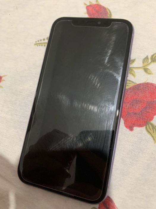 Vând iPhone 11 în stare bună de funcționare.
