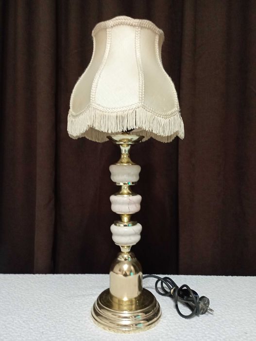 Красиви старинни лампи с абажури - лампа