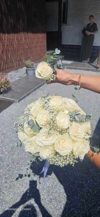 Va oferim buchete,struturi,pahare personalizate,decor mașini