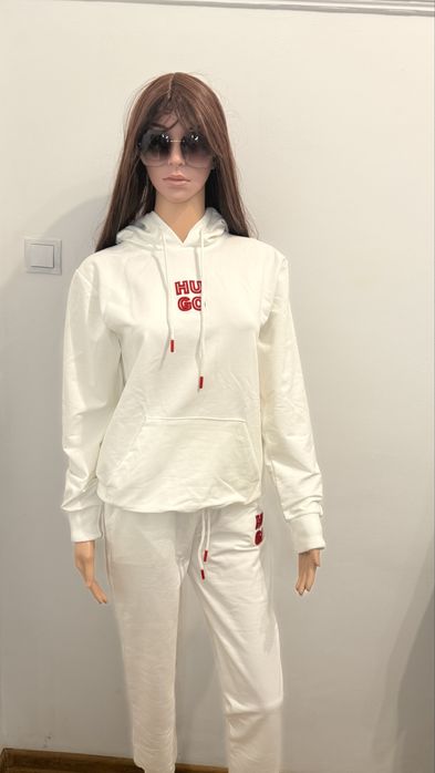 Спортен бял комлет на Hugo Bos