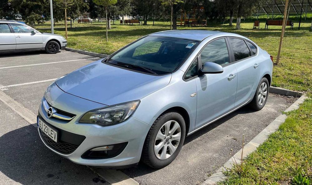 Opel Astra J, an 2017, Sedan, 1,4 l Turbo,  Benzina