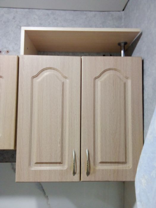 Продам кухонный гарнитур 80000 торг