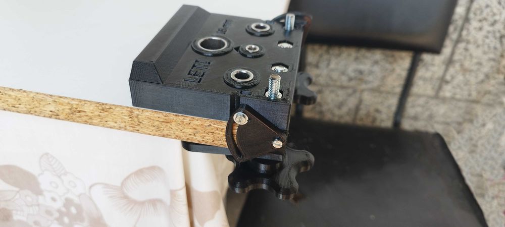 Шаблон за пробиване минификс с метални втулки, стяга и ограничители