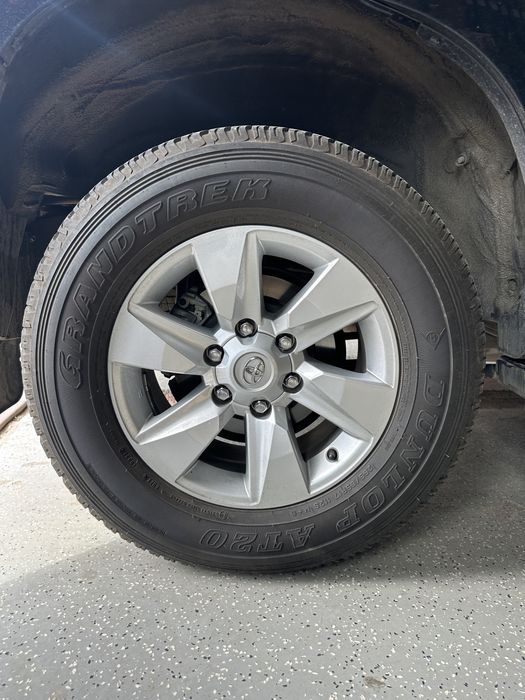шины DUNLOP летние R17 265/65 зимние отдельно с дисками прадо крузак