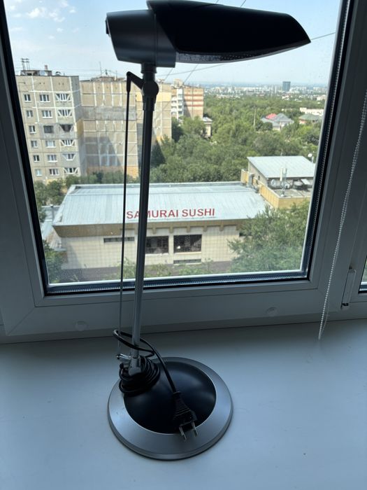 Настольная лампа