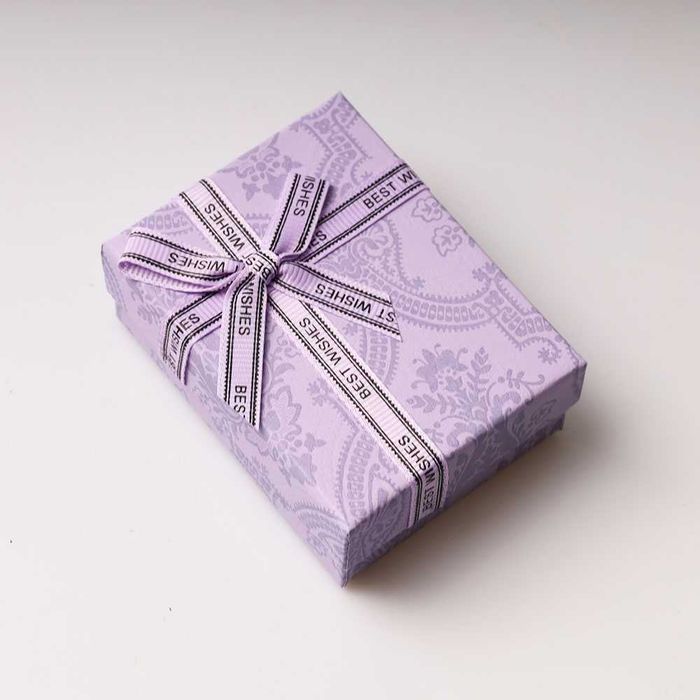 Луксозна лилава подаръчна кутийка с панделка