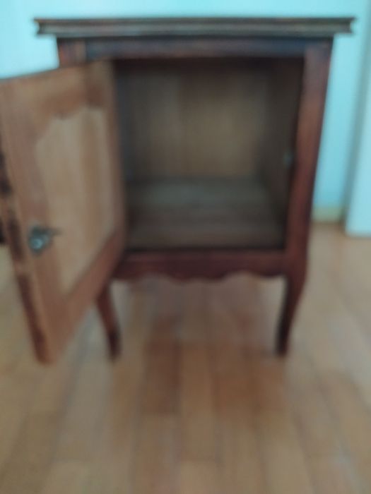 Вимтидж шкаф от истинско дръво