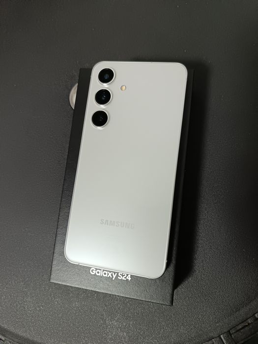 Vând Samsung S24 Alb 128/8 Gb