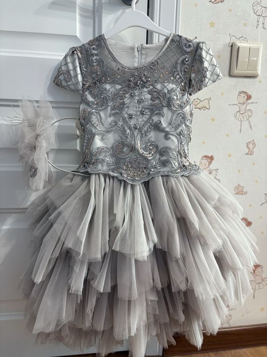 Нарядное платье для девочки НОВОЕ