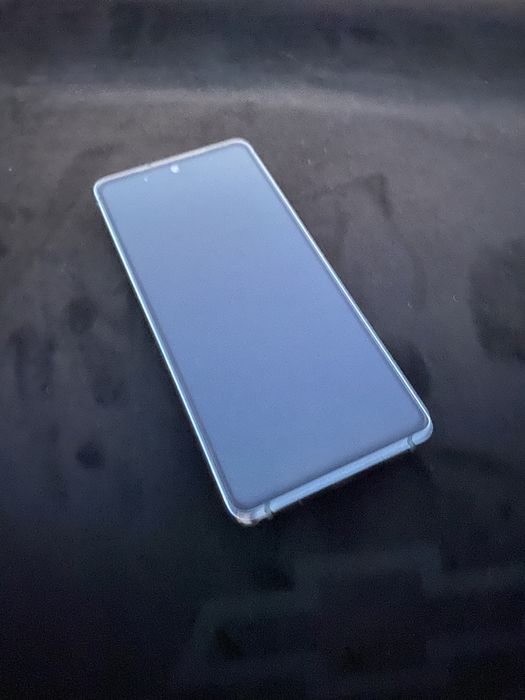 Продам телефон Samsung s20 fe