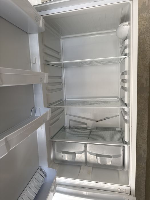 Продам холодильник б/у в рабочем состоянии indesit
