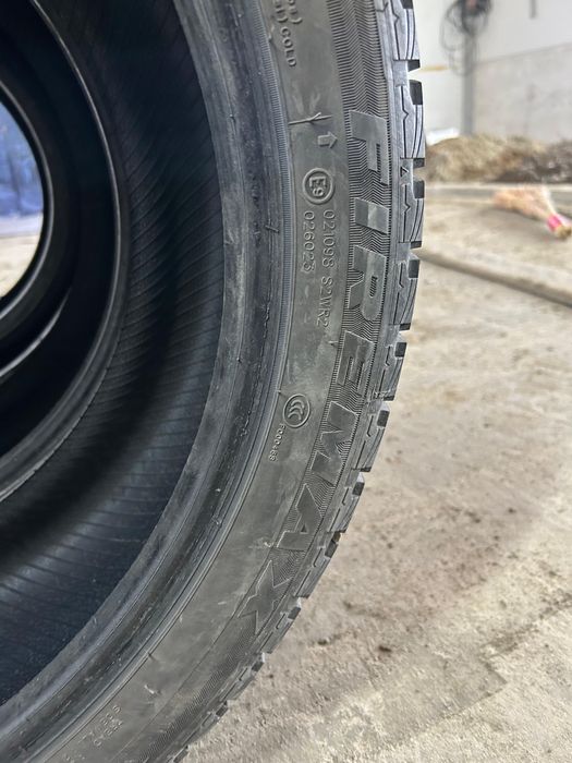 Продам резину 235/45/R18