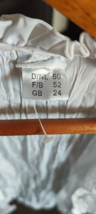 Продам платья и белую блузку