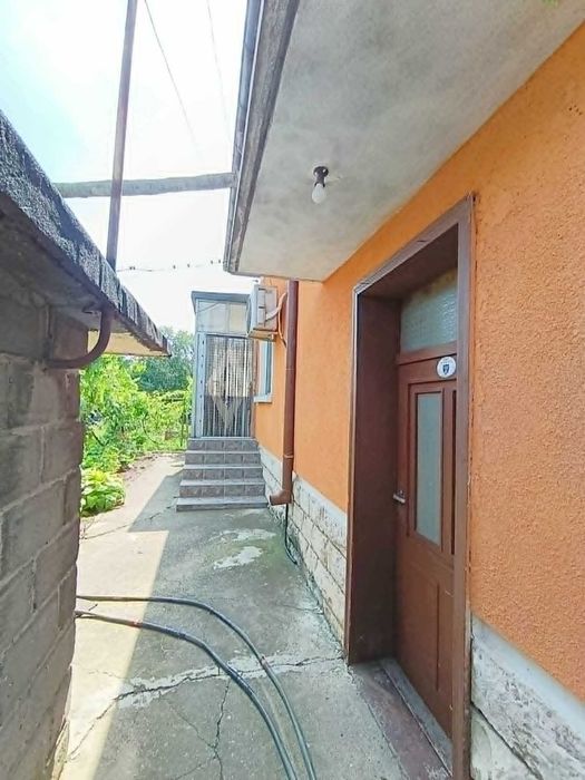 Къща с гараж и допълнителна постройка в гр.Бяла Слатина, обл. Враца