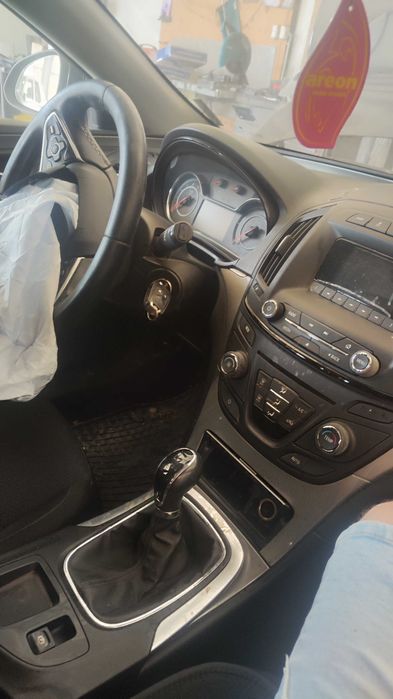 Опел Insignia CDTI 4x4 - блъсната отпред за части