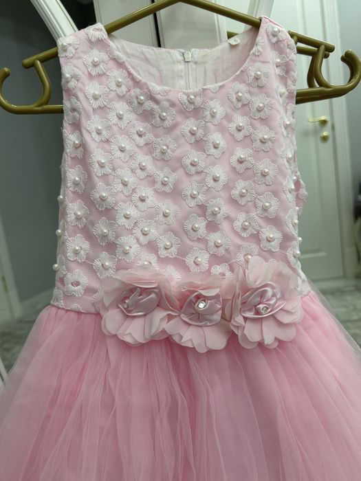 Продам детские платья от 4 лет до 7