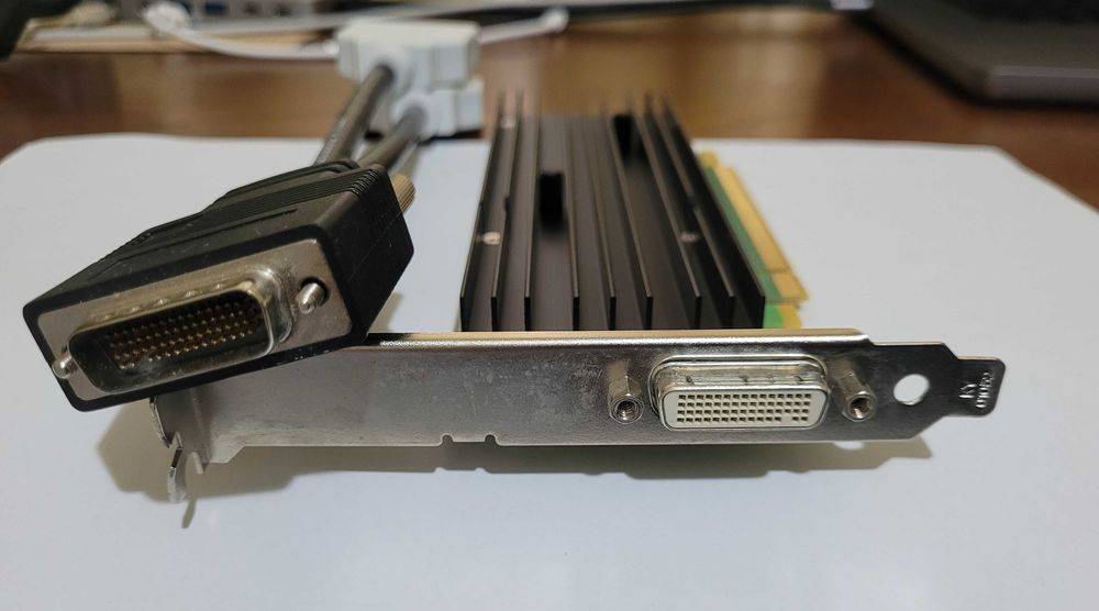 placa nVidia Quadro NVS290 + adaptor DMS-59 la 2DVI
