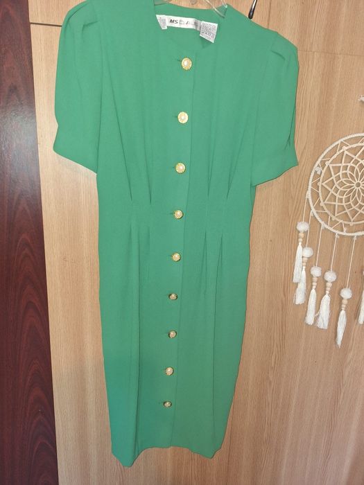 Rochie verde ușoară și elegantă de vara.