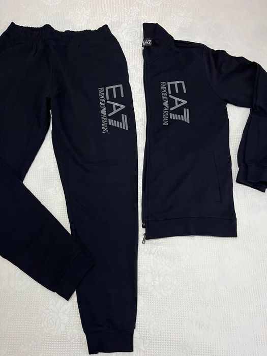 Emporio ARMANİ екип