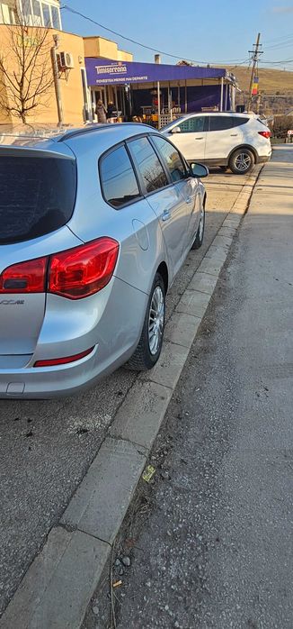 De vânzare opel astra j