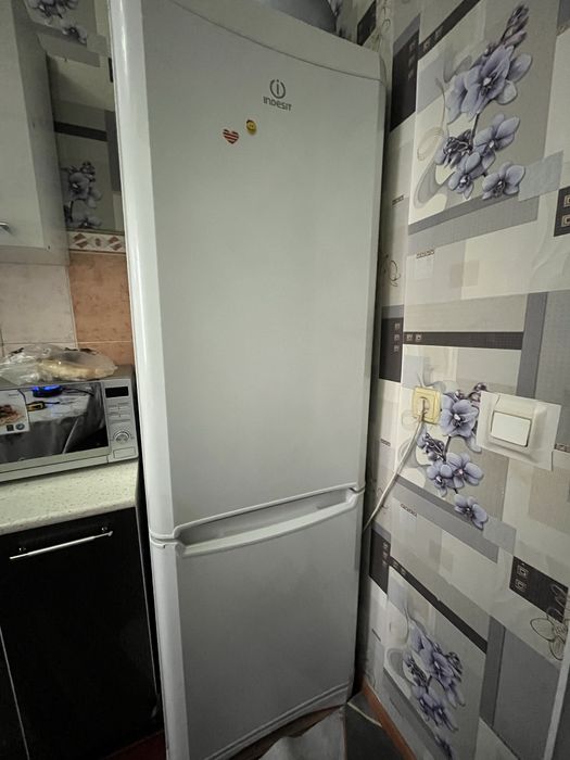 Холодильник indesit