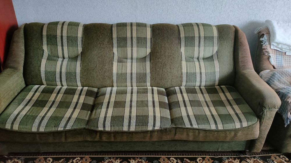 Отдам диван + кресла