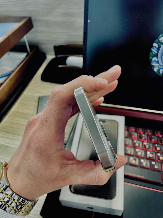 Iphone 15 Pro Natural (Sim)