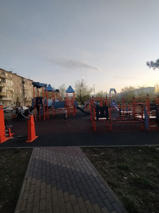 2ух.ком. 9-13 3 эт. Продам 7.5