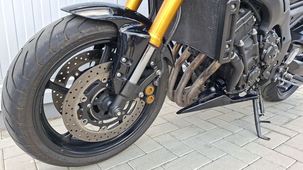 MotoFly vinde Yamaha FZ8 an 2011 Akrapovic