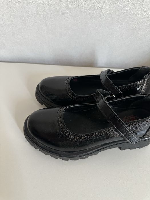 Продам детские туфли