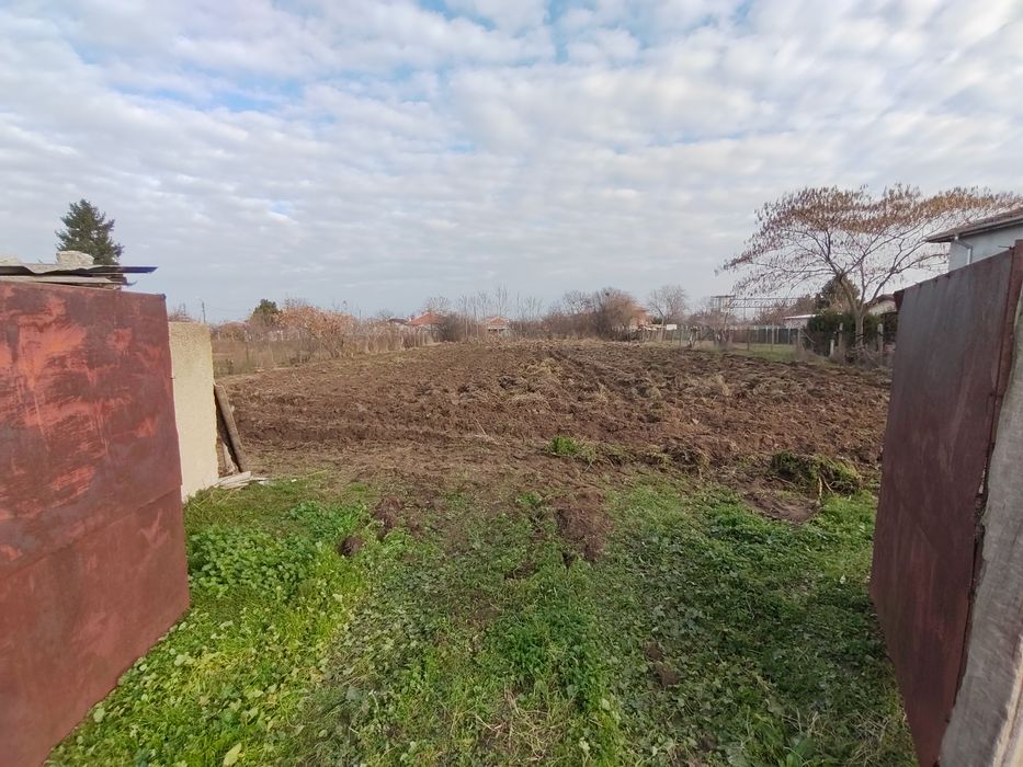 Двор под наем в с.СКУТАРЕ