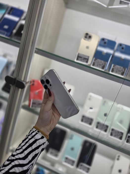 Humor GSM oferă spre vânzare / iPhone 16 Pro / 128 GB / White / Baterie 98% / Garanție 12 luni / Rate