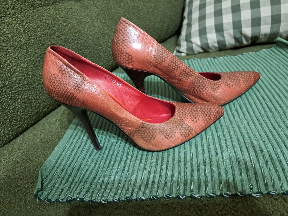 Токчета естествена кожа