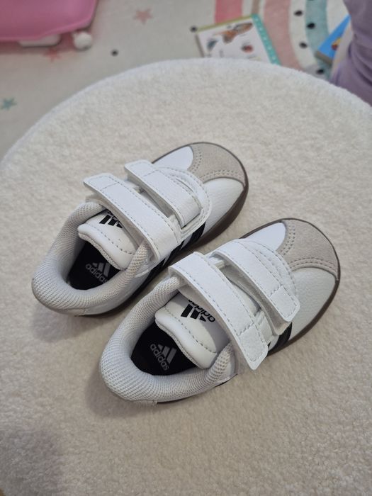 Чисто нови обувки Adidas VL Court 3.0 Cf I