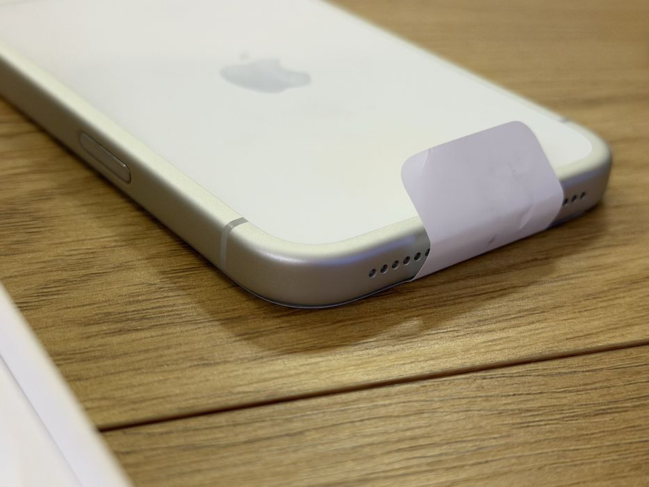 Като нов iPhone 17 pro max 256gb white 27 цикъла