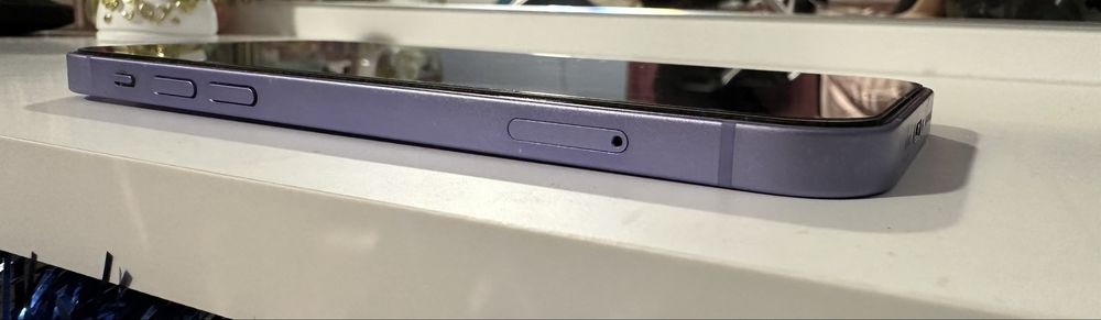 Продавам Iphone 12