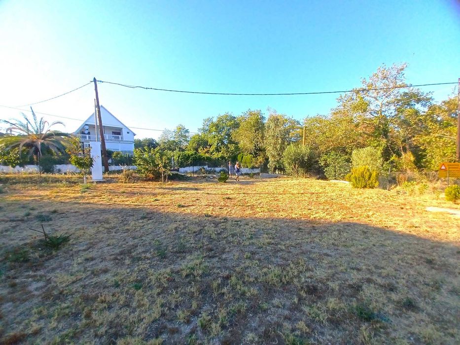 Продава Бизнес парцел 1000м2 с къща 50м2 до морето Неа Кердилия,Гърция