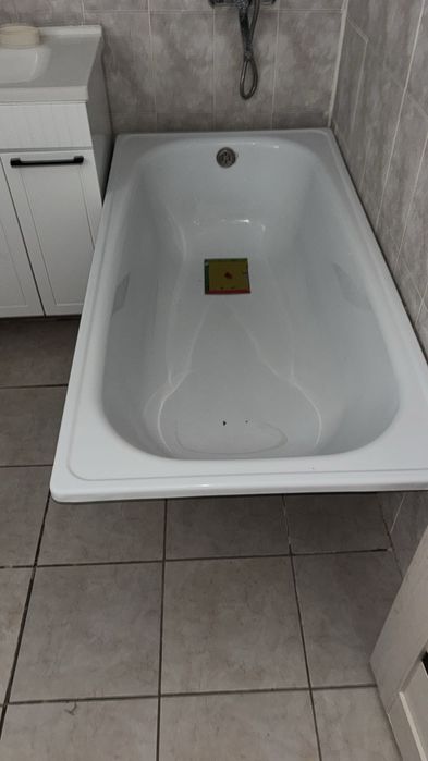 Продается ванна и тумба раквена