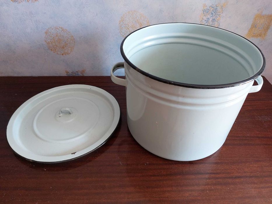 Кастрюли 15литр, 7литр, таз эмалирован.