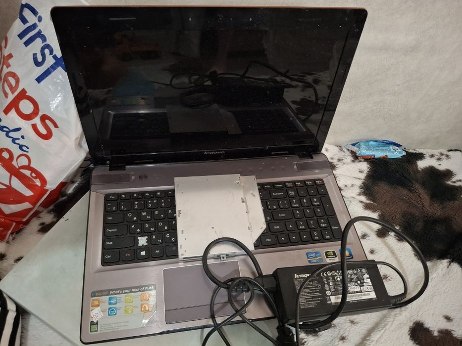 Продам ноутбук на запчасти