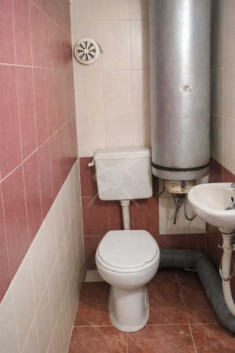 Дава се под наем Едностаен апартамент в Пловдив, Кършияка - 30 кв.м за 174.42 € - Снимка #2