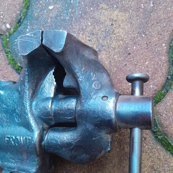 Vand menghina Heuer Front