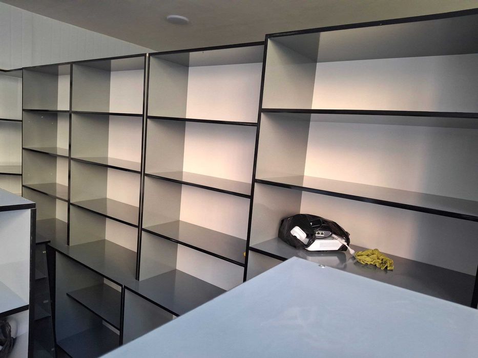 Магазин учун мебел жихозлари (ветрина, полкалар) 3 ой ишлатилган