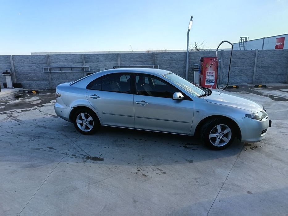 Vând sau schimb Mazda