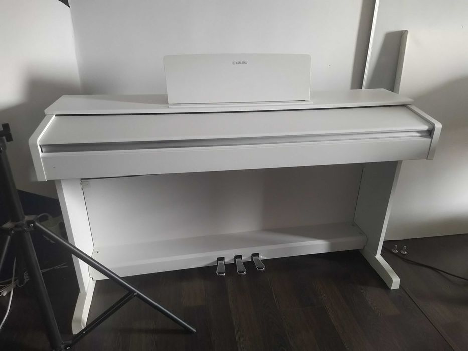 Pian Yamaha YDP 143 Arius + Metronom electronic Soundbrenner Pulse