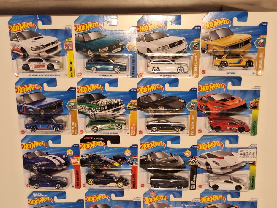 20 machete Hot Wheels