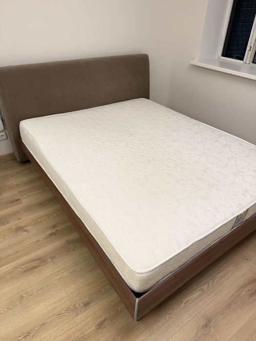 Кровать с матрасом 160*200